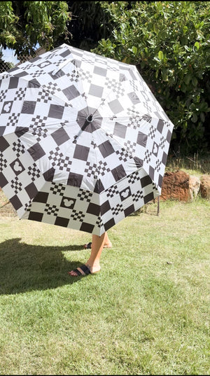 BLACK CHECKERED UMBRELLAS